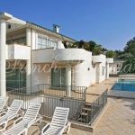 Villefranche villa � quelques m�tres de la mer pied dans l'eau